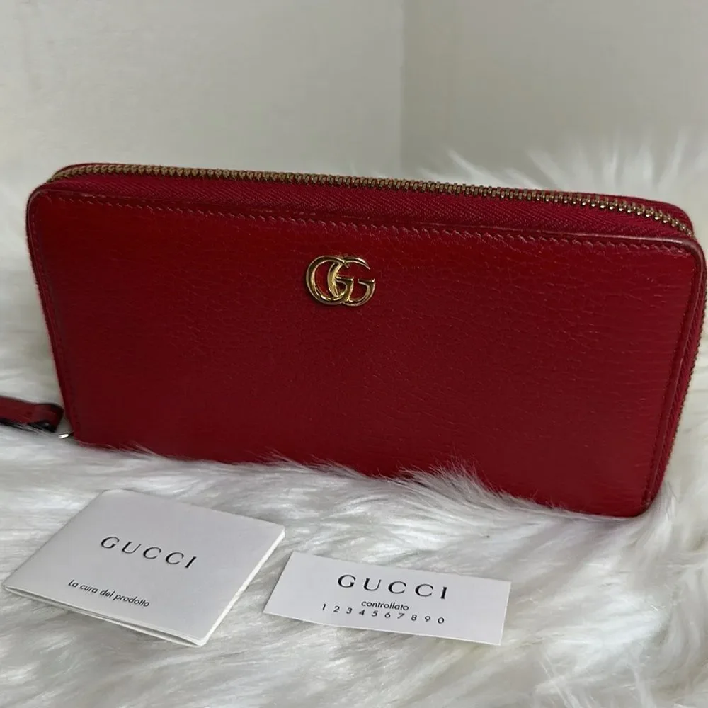 💯Authentic Gucci GG Long Zipped Around Wallet 🍀